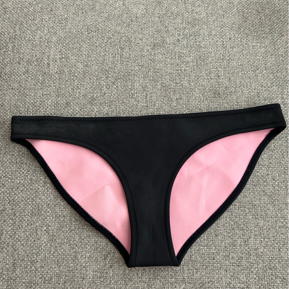 Black Triangl Bottom